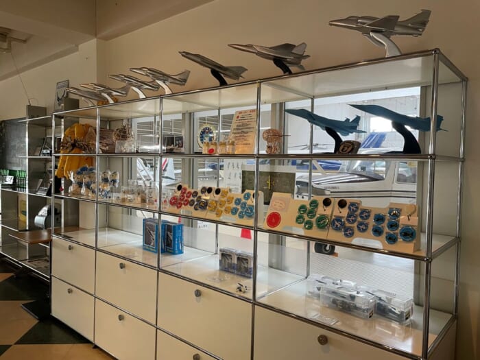 近くで飛行機が見られる！ わくわく止まらない調布飛行場にあるカフェ「プロペラカフェ」-東京都　調布市