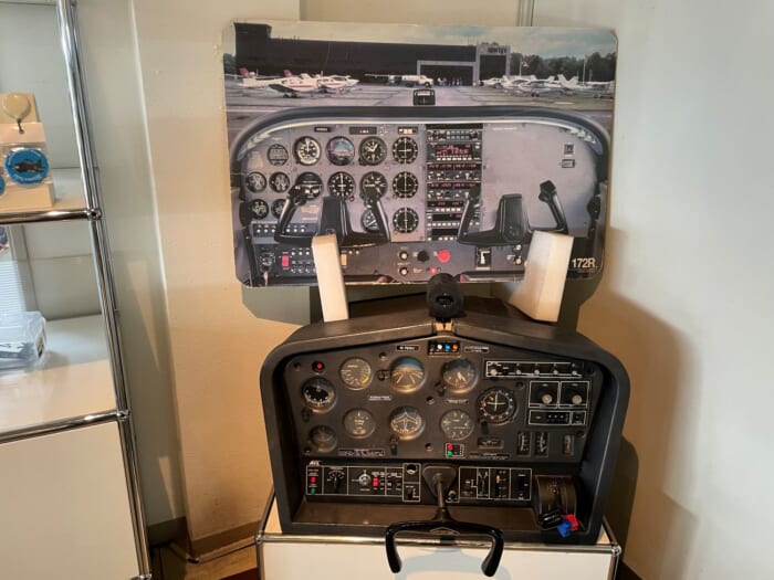 近くで飛行機が見られる！ わくわく止まらない調布飛行場にあるカフェ「プロペラカフェ」-東京都　調布市