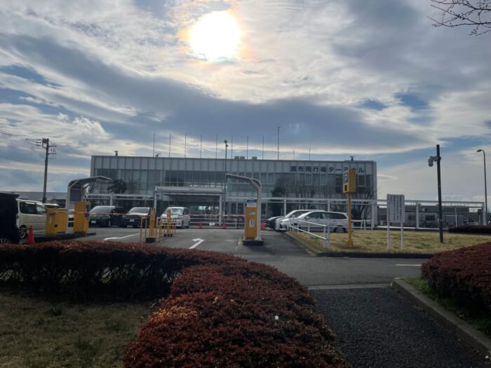 近くで飛行機が見られる！ わくわく止まらない調布飛行場にあるカフェ「プロペラカフェ」-東京都　調布市