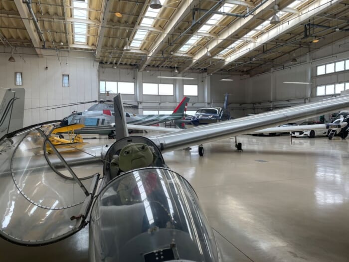 近くで飛行機が見られる！ わくわく止まらない調布飛行場にあるカフェ「プロペラカフェ」-東京都　調布市