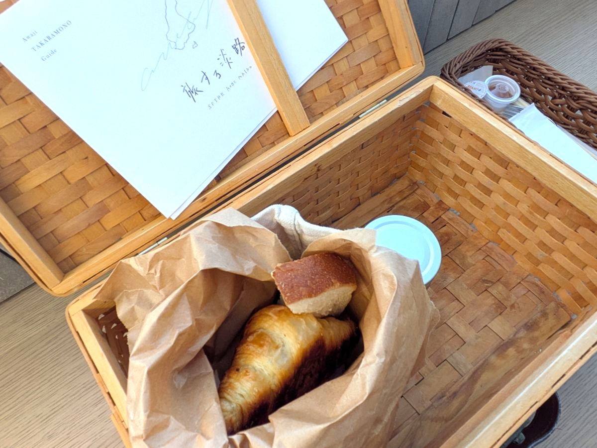 ベッドからの景色がスゴイ！ 「ホテルセトレ神戸・舞子」の明石海峡大橋ビュー