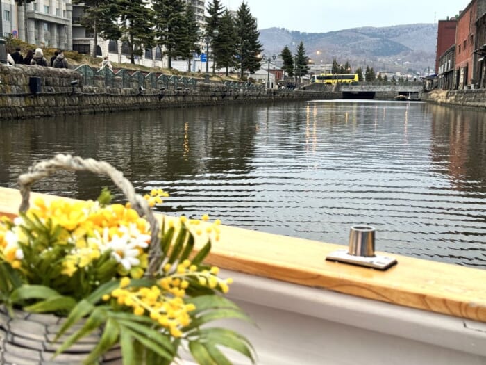 船に乗りながら春を感じるアフタヌーンティーを堪能! OMO5小樽に泊まって春の運河クルーズを楽しもう