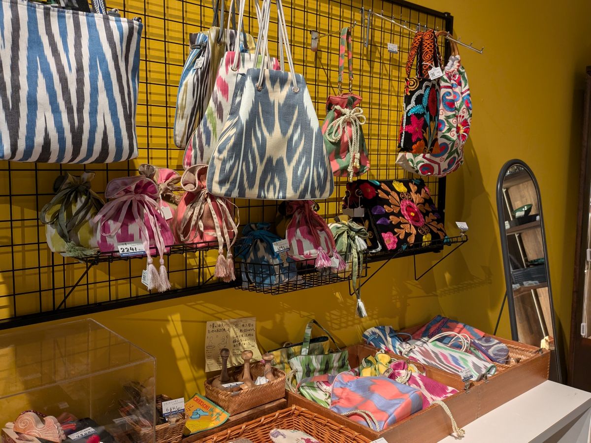 万博記念公園でシルクロードとウズベキスタンの遺跡に関する特別展が開催中