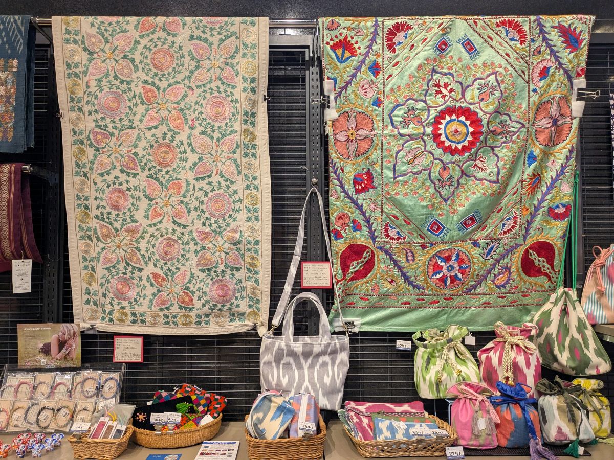 万博記念公園でシルクロードとウズベキスタンの遺跡に関する特別展が開催中