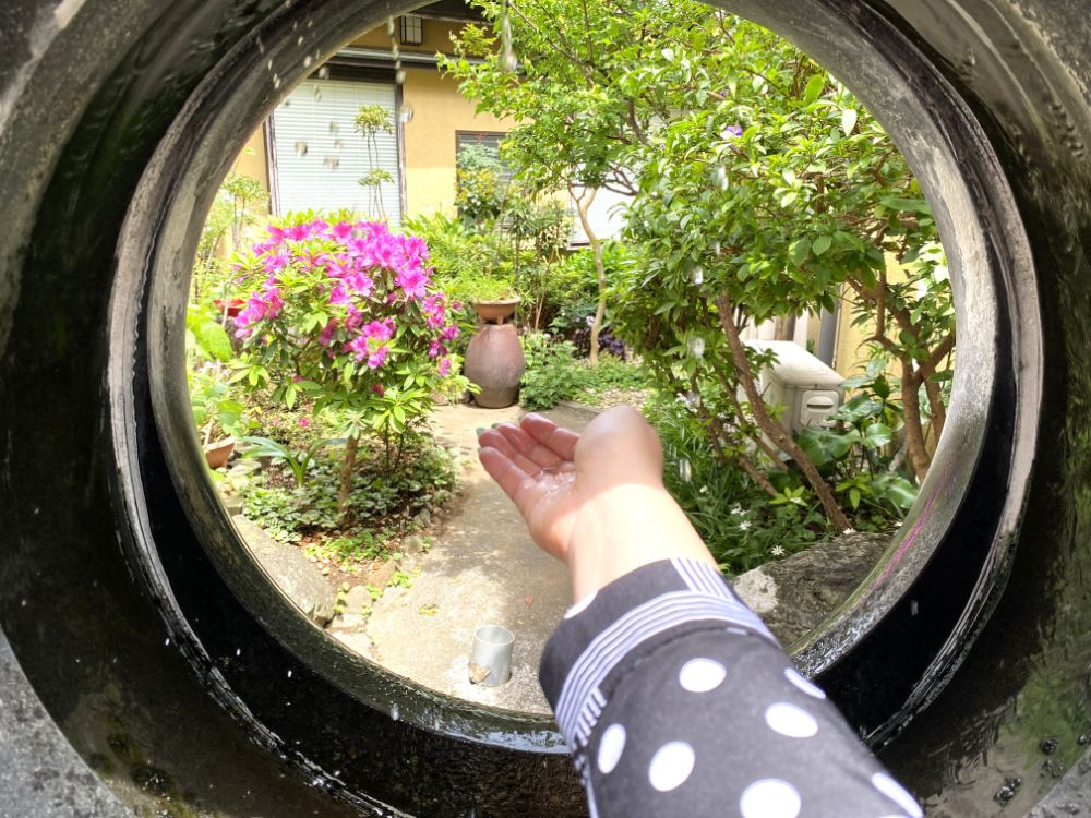 可愛い七福神たちを探してみよう！ 温泉の温もりと写真映えを楽しむ「湯の花通り商店街」