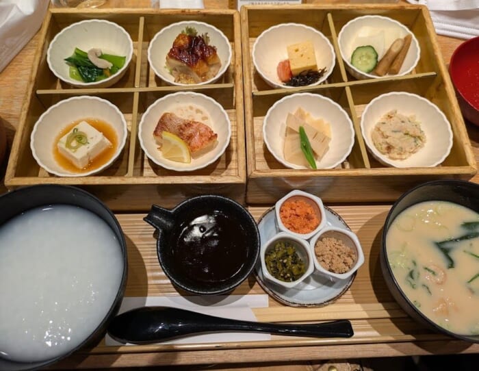 羽田空港 早朝5時半から開いています！ 料亭並みのしっかり朝ごはん HITOSHINAYA