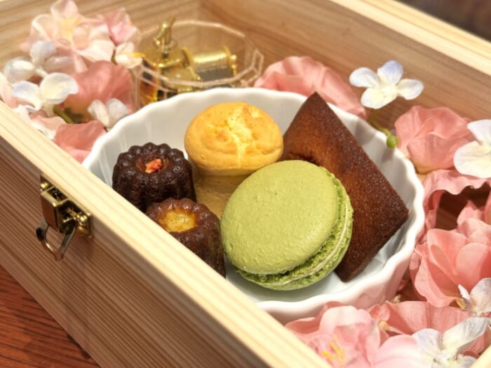 船に乗りながら春を感じるアフタヌーンティーを堪能! OMO5小樽に泊まって春の運河クルーズを楽しもう