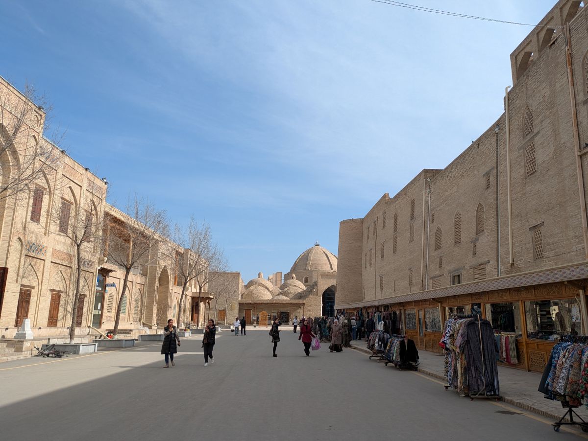 万博記念公園でシルクロードとウズベキスタンの遺跡に関する特別展が開催中