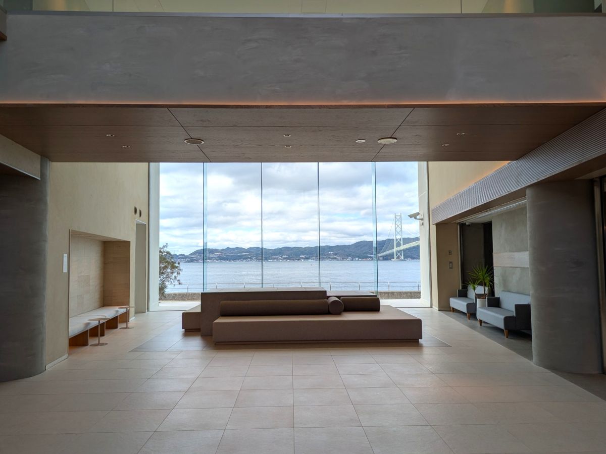 ベッドからの景色がスゴイ！ 「ホテルセトレ神戸・舞子」の明石海峡大橋ビュー