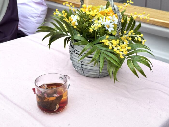 船に乗りながら春を感じるアフタヌーンティーを堪能! OMO5小樽に泊まって春の運河クルーズを楽しもう