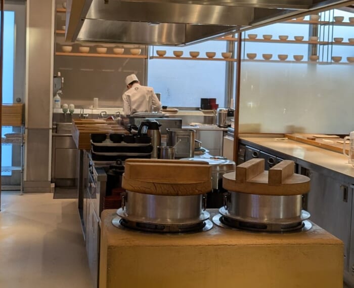 羽田空港 早朝5時半から開いています！ 料亭並みのしっかり朝ごはん HITOSHINAYA