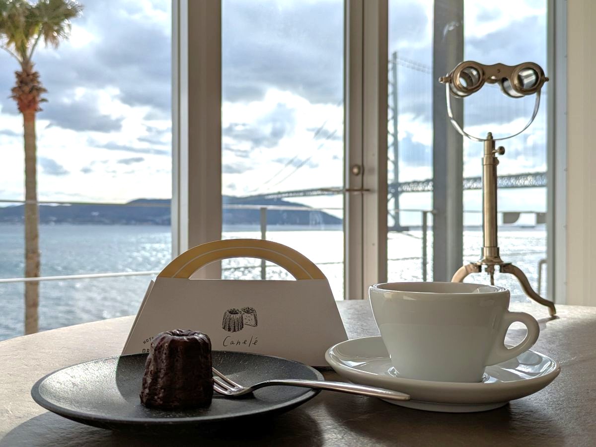 ベッドからの景色がスゴイ！ 「ホテルセトレ神戸・舞子」の明石海峡大橋ビュー