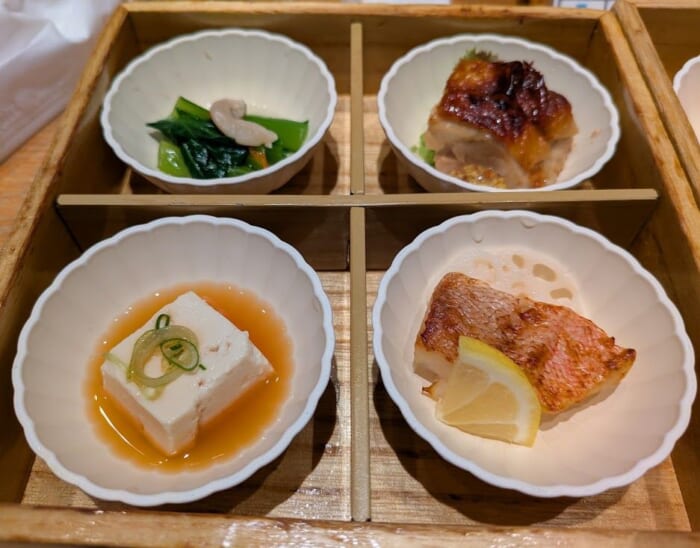 羽田空港 早朝5時半から開いています！ 料亭並みのしっかり朝ごはん HITOSHINAYA