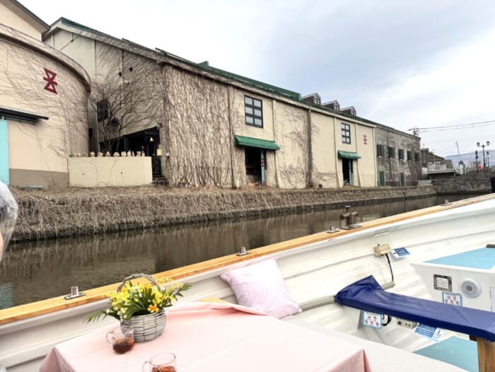 船に乗りながら春を感じるアフタヌーンティーを堪能! OMO5小樽に泊まって春の運河クルーズを楽しもう