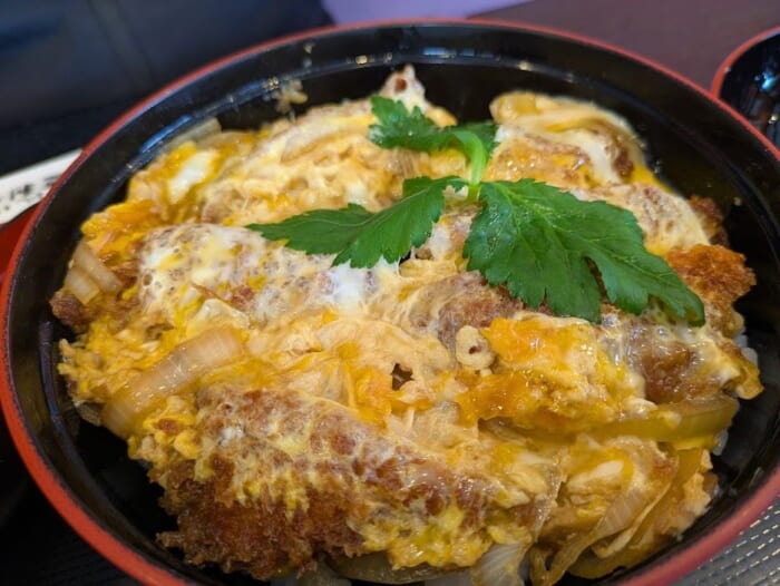 群馬のソウルフード 鳥めし弁当で人気の鳥めし本舗　登利平 店舗でいただく鶏料理もやはり絶品だった！