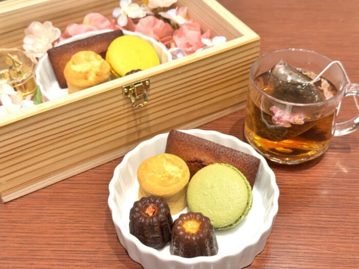 船に乗りながら春を感じるアフタヌーンティーを堪能! OMO5小樽に泊まって春の運河クルーズを楽しもう