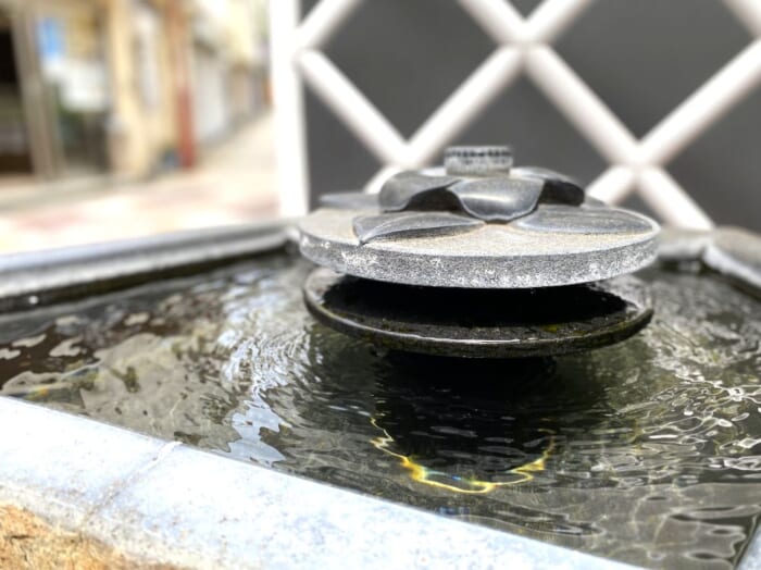 可愛い七福神たちを探してみよう！ 温泉の温もりと写真映えを楽しむ「湯の花通り商店街」