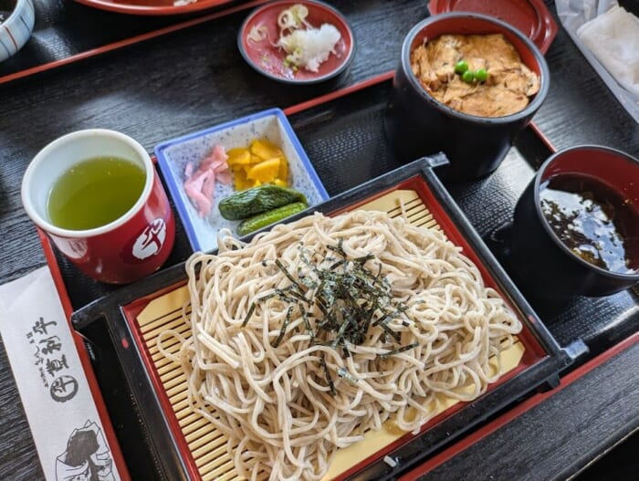 群馬のソウルフード 鳥めし弁当で人気の鳥めし本舗　登利平 店舗でいただく鶏料理もやはり絶品だった！
