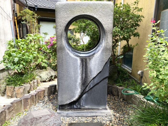 可愛い七福神たちを探してみよう！ 温泉の温もりと写真映えを楽しむ「湯の花通り商店街」