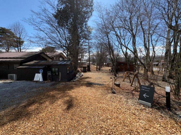 軽井沢で見つけた、森の学び舎。本とカフェのある時間「軽井沢書店 中軽井沢店」