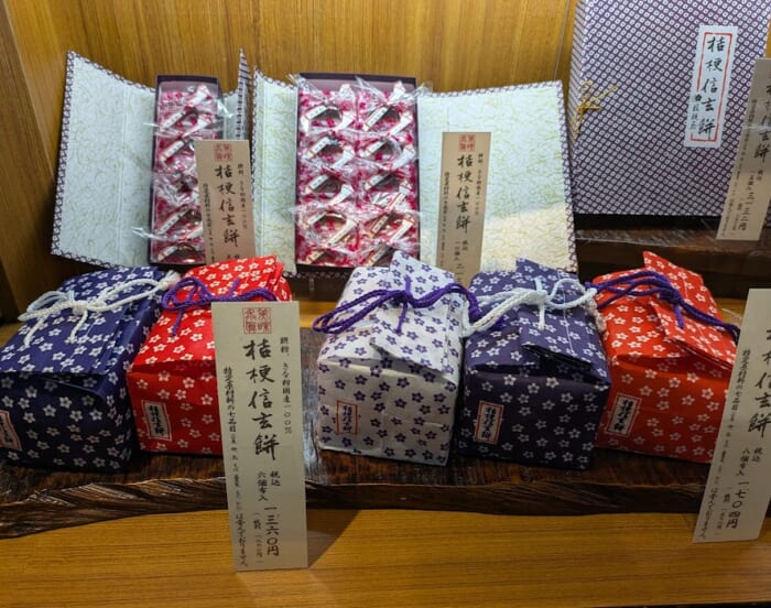 八ヶ岳のお土産におすすめ 「桔梗屋」 桔梗信玄餅だけではない 黒蜜を使った絶品土産を紹介