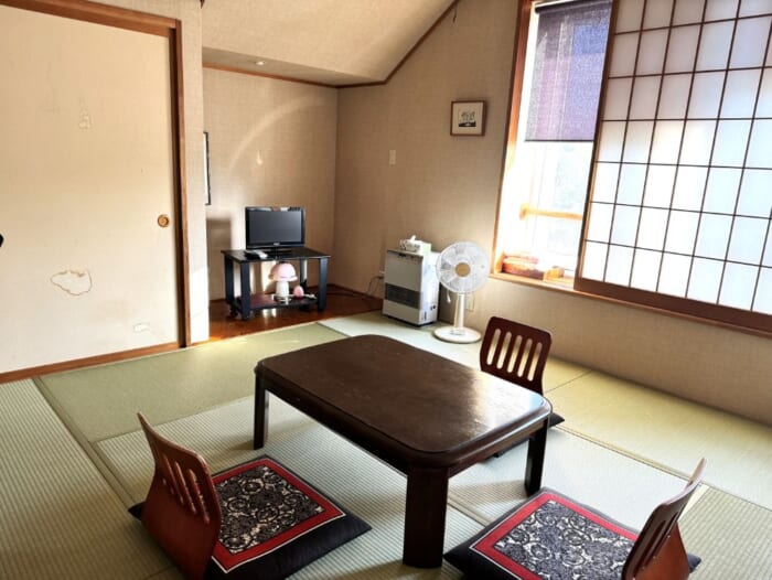 八ヶ岳山麓の自然に囲まれた杜の宿に宿泊！ ピアノの生演奏も楽しめる小淵沢のペンション「自然の宿 響野」