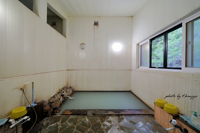 本州最北の温泉郷で過ごす非日常！ 下風呂温泉「つぼた旅館」の乳白色硫黄泉と新鮮海の幸で温泉三昧【青森】