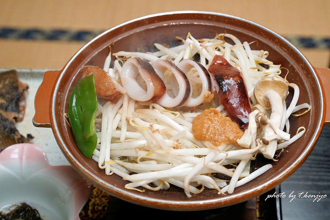 本州最北の温泉郷で過ごす非日常！ 下風呂温泉「つぼた旅館」の乳白色硫黄泉と新鮮海の幸で温泉三昧【青森】