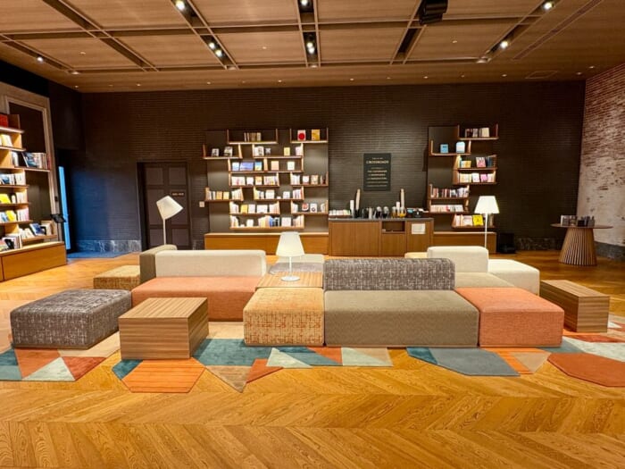 本と朝を味わう旅。ところざわサクラタウンの「IN THE LIBRARY hotel and books TOKOROZAWA」