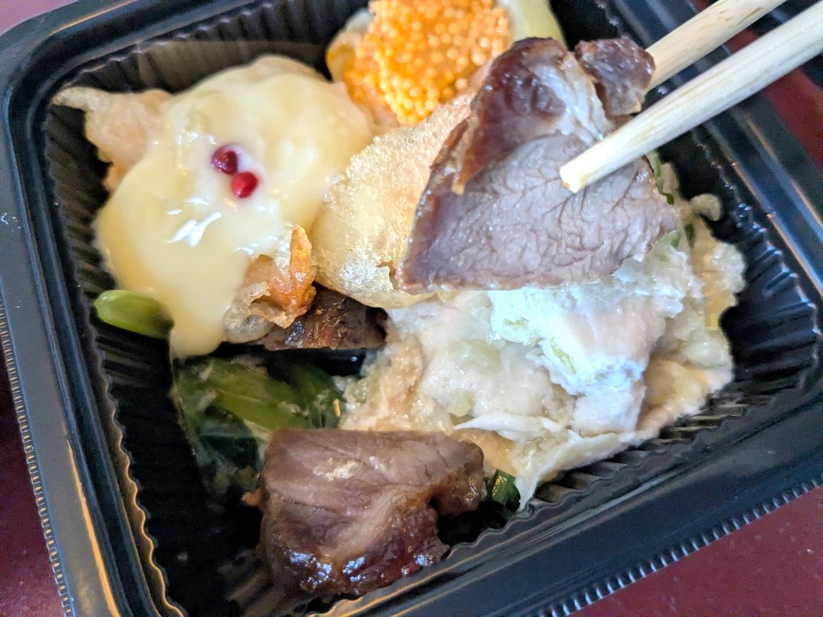 新大阪駅で大人気のミシュラン弁当2種食べ比べ！実はアソコでも買えるようになっていた…