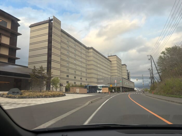 タイトル北海道札幌から車で2時間。洞爺湖を見渡せる絶景ホテル、「ザ・レイクスイート湖の栖」-北海道
