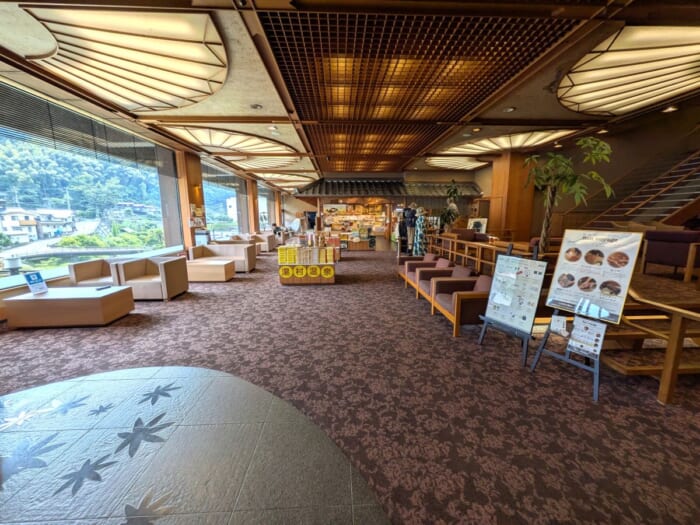 【兵庫・湯村温泉】森林に囲まれた露天風呂へ。三好屋で味わう癒し旅