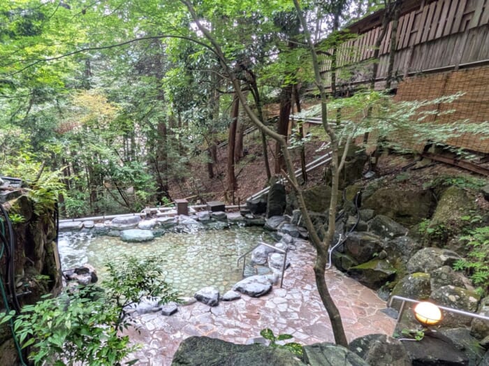【兵庫・湯村温泉】森林に囲まれた露天風呂へ。三好屋で味わう癒し旅